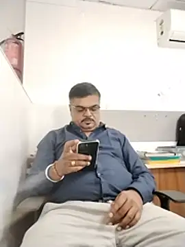 Show modela Desi_Gujju_Boy na web-kameri