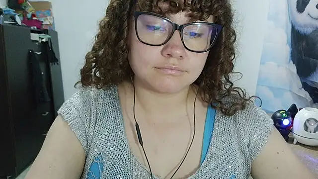 curly_greeneyed live XXX chat