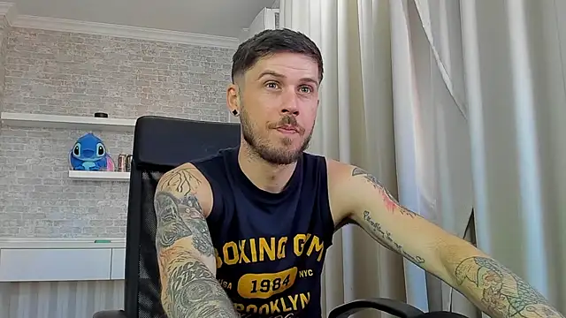 Chatroom XXX en direct de JonahShaw