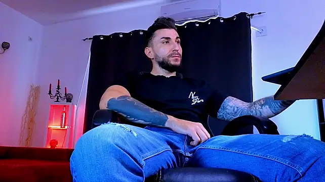 MightyAaron66's Live XXX Chat