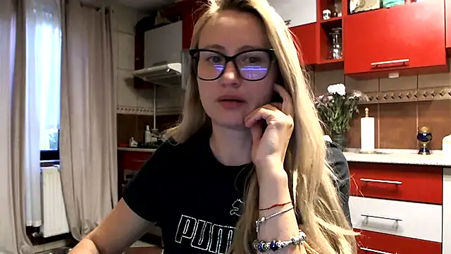 Nataly_Rosy Adlı Modelin Canlı XXX Sohbeti
