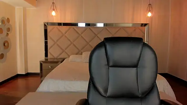 XXX chat uživo modela KayraLanne