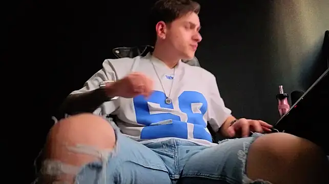 Chat +18 de FelixStarkk ao vivo