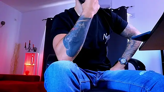 MightyAaron66 Live XXX Chat