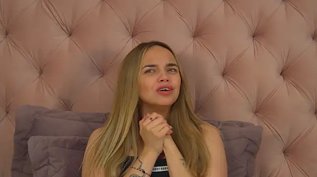AnitaVenture Adlı Modelin Canlı XXX Sohbeti