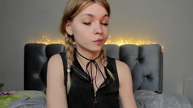 Blondy_Fina Adlı Modelin Canlı XXX Sohbeti