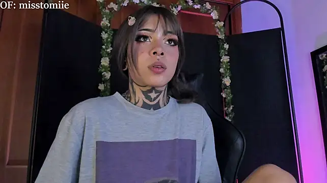 Chat XXX en directo de miss_tomie