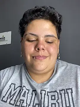 Chatroom XXX en direct de Hailey_Curvy