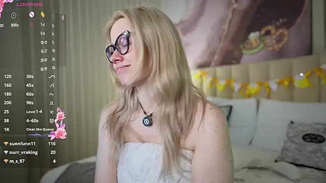 ChloeWells Adlı Modelin Canlı XXX Sohbeti