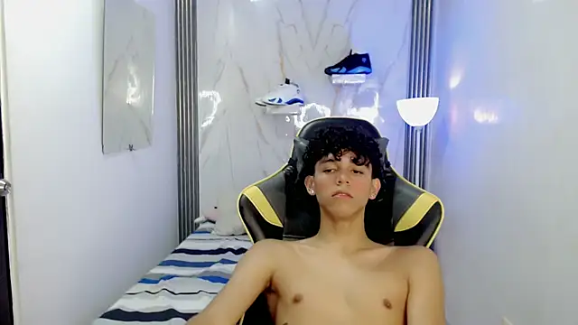 Chatroom XXX en direct de FUNNY_DICK_
