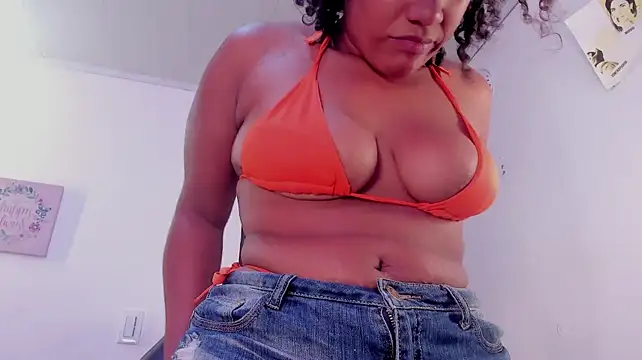 Chat XXX en directo de mia_rouxx1