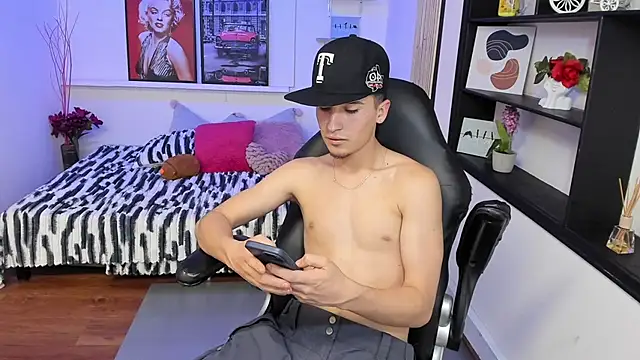 Benji23_ live XXX chat