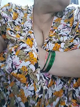 Kavya_XX élő XXX-chatje
