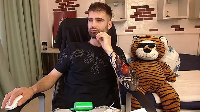 KyloEastn Webbikameraesitys