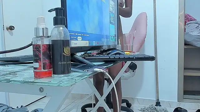 EbonyCoWorker Live XXX-Chat