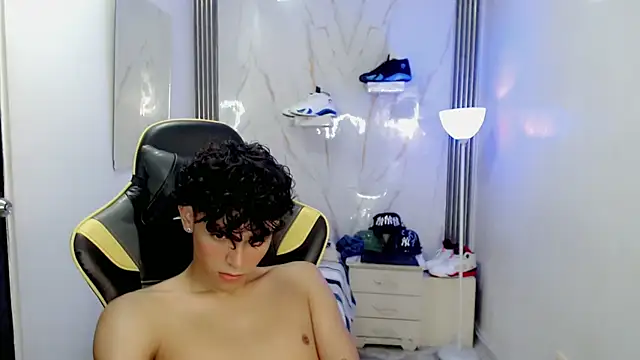 Chatroom XXX en direct de FUNNY_DICK_