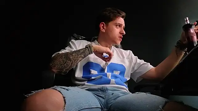 Czat XXX na żywo – FelixStarkk