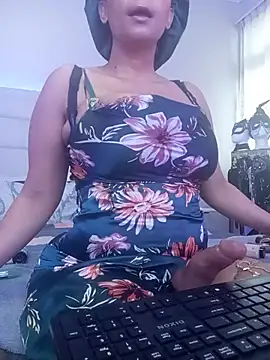 LaReineCleo Chat XXX in diretta