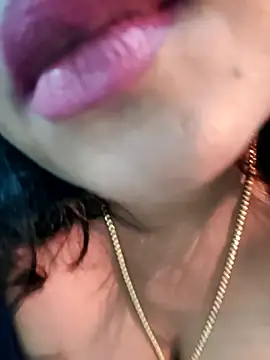Chat XXX en directo de Ramya_369