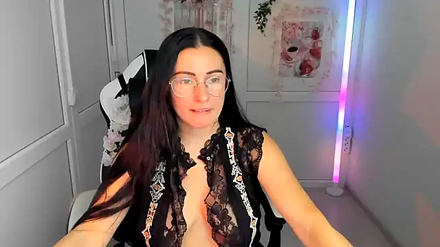 ChloeVibee Adlı Modelin Canlı XXX Sohbeti