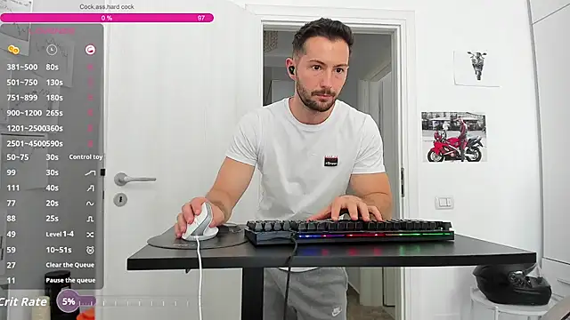 ZackFraser's Live XXX Chat