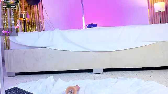 PeachMonroe XXX чат на живо