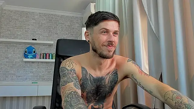 צ'אט XXX בשידור חי של JonahShaw
