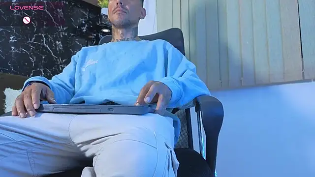 Chat +18 de MR_EITHAN ao vivo