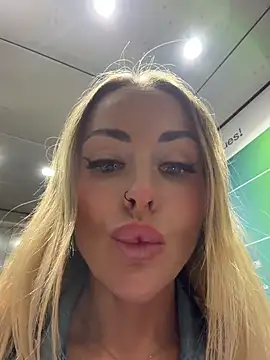 XXX chat uživo modela EmaSalis