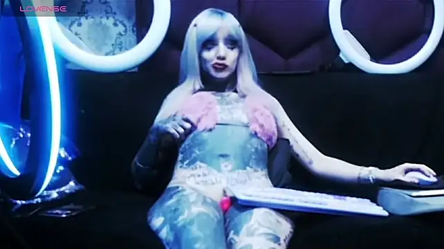 TyphoidMary élő XXX-chatje