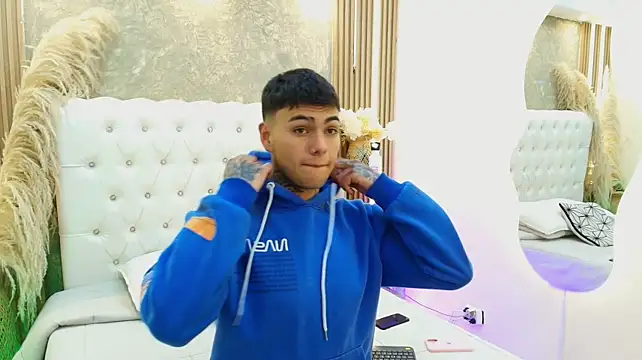 Онлайн чат XXX Canili_Hot
