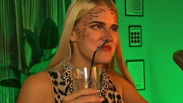 XXX chat uživo modela KattyWilde