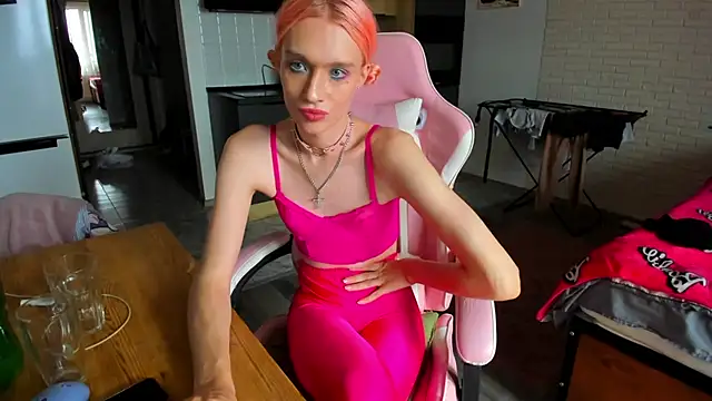 _Alice_Kitty Adlı Modelin Canlı XXX Sohbeti