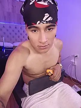 LiamDeeps Chat XXX live