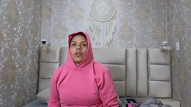 Chat XXX ao vivo de VALENTINA3x