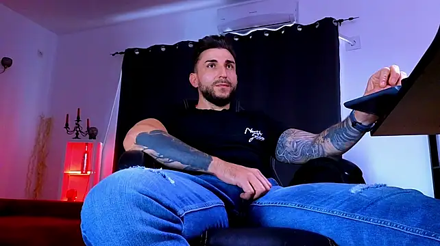 MightyAaron66 Adlı Modelin Canlı XXX Sohbeti
