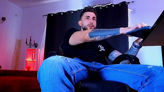 MightyAaron66 – Naživo XXX chat