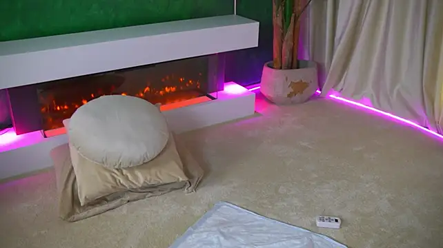 FoxieJullia Adlı Modelin Canlı XXX Sohbeti
