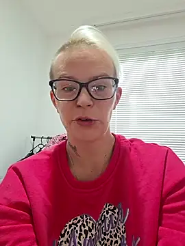 ZuckerMausi17 Adlı Modelin Canlı XXX Sohbeti