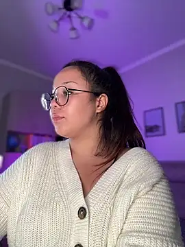 LushBySofa élő XXX-chatje