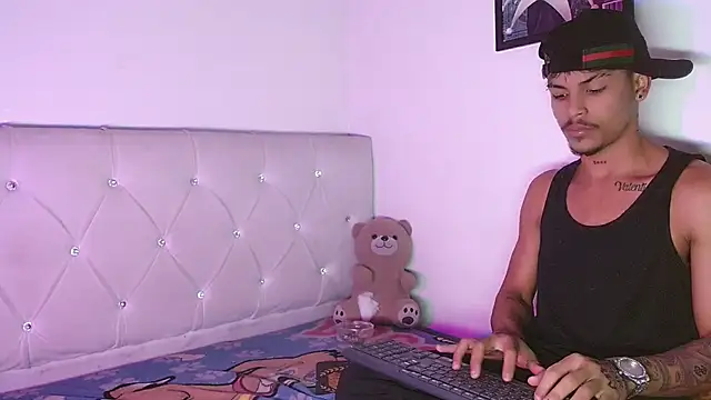 Angel_foxc13 Chat XXX in diretta