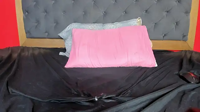 Chatroom XXX en direct de YayaHilton