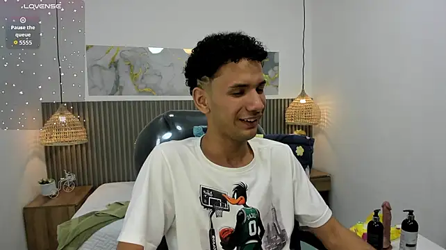 JDWhite18 XXX чат на живо