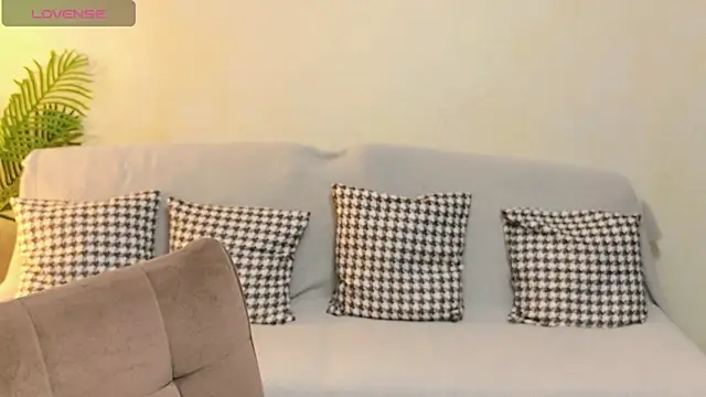 SheilaRare Adlı Modelin Canlı XXX Sohbeti