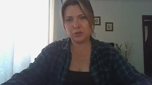Chat +18 de ElenaLove888 ao vivo