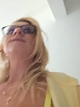 Chat +18 de KaylinJan ao vivo