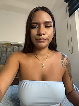 amara_wet04 Adlı Modelin Canlı XXX Sohbeti