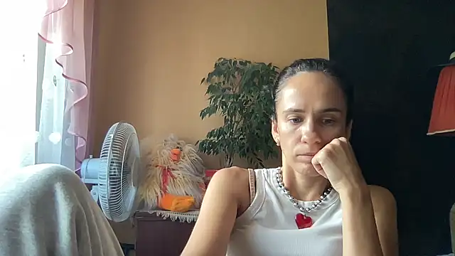 Omelvia Adlı Modelin Canlı XXX Sohbeti