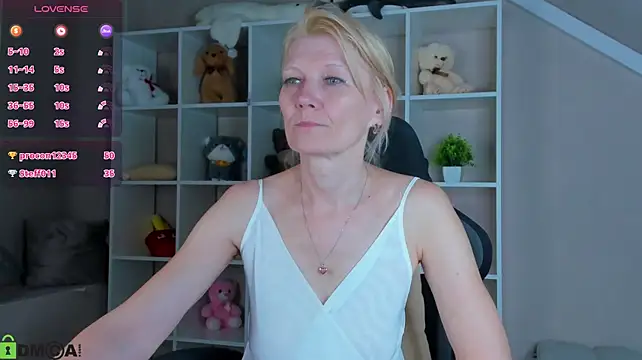Julie_Lucas' Live XXX Chat