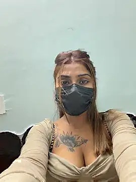 sexybtaiya élő XXX-chatje